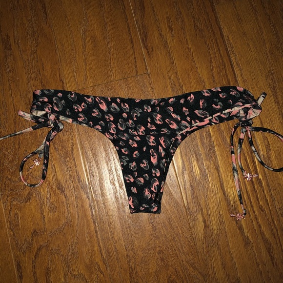 Cheeky reversible floral and animal printed bikini bottoms - Picture 3 of 6